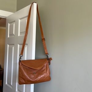 Wanderers Travel leather crossbody